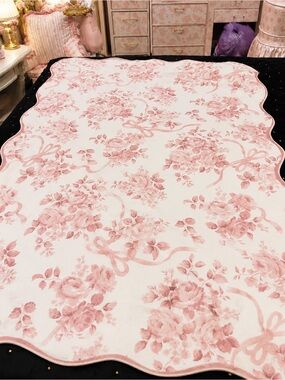 Pink Floral Scalloped carpet - Elegant Home Bedding